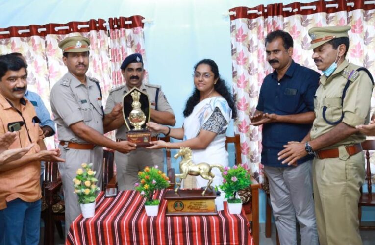 എസ്.ഐ. കെ.വി.മുരളിക്ക് യാത്രയയപ്പ്