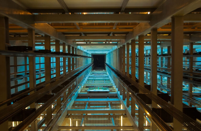 ബസ് കിട്ടിയില്ല, ഗോവിന്ദന്‍ ഉറങ്ങാന്‍ കയറിയ കെട്ടിടത്തിലെ ലിഫ്റ്റ് കുഴിയില്‍ വീണു-