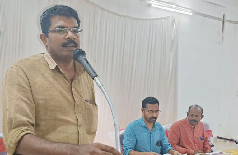 പാഠപുസ്തകങ്ങളെ വികലമാക്കുന്ന നീക്കം ഉപേക്ഷിക്കണം-പു.ക.സ സമ്മേളനം.