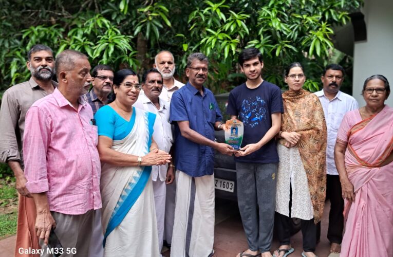 സായൂജിന് കോണ്‍ഗ്രസ് തളിപ്പറമ്പ് മണ്ഡലം കമ്മറ്റി ഉപഹാരംനല്‍കി.