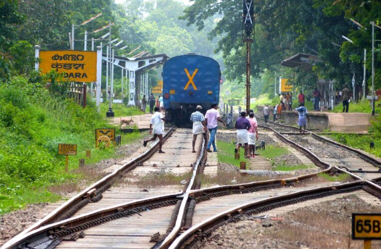 മാളവികയും കാര്‍ത്തിക്കും ടെയിനിന് മുന്നില്‍ ചാടി മരിച്ചു.