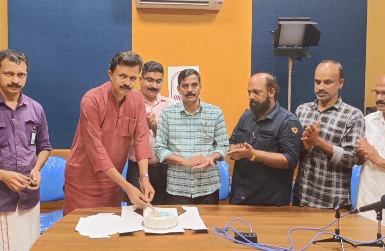 റേഡിയോ മലബാർ, മട്ടന്നൂർ ജയകേരള എന്നിവയുടെ നേതൃത്വത്തിൽ എം.ടി. വാസുദേവൻ നായരുടെ 90-ാം  ജന്മദിന ആഘോഷം സംഘടിപ്പിച്ചു.