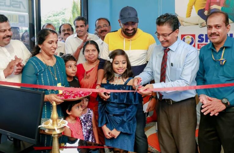 ഷാജീസ് ഇന്‍ഷൂറന്‍സ് ഗേറ്റ്‌വേയും ഷാ കമ്പ്യൂട്ടേഴ്‌സും പരിയാരത്ത് പ്രവര്‍ത്തനം തുടങ്ങി.