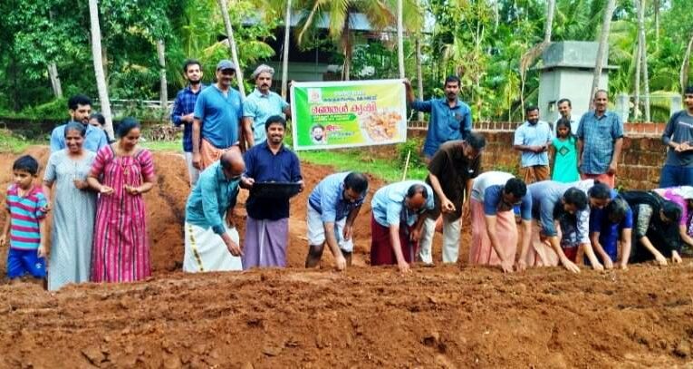 കോക്കാട് സര്‍ഗ്ഗവേദി മഞ്ഞള്‍കൃഷിയിലേക്ക്-