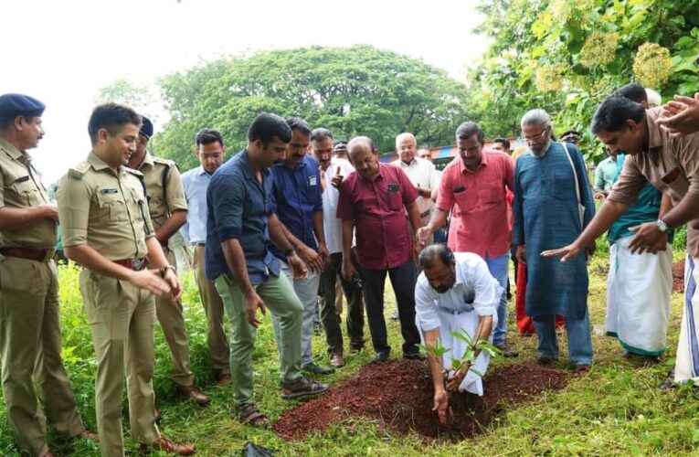 ലോക മാമ്പഴദിനത്തില്‍ സംഘടനാ രൂപികരണ ദിനത്തിന് 44 വര്‍ഷം പിന്നിടുമ്പോള്‍ ഓര്‍മ്മ മരം നട്ട് കേരള പോലീസ് അസോസിയേഷന്‍.