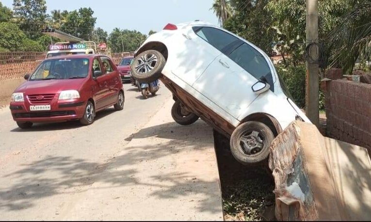 ദേശീയപാത ഇരട്ടിപ്പിക്കല്‍-സര്‍വീസ് റോഡുകളില്‍ അപകടം പതിവായി.
