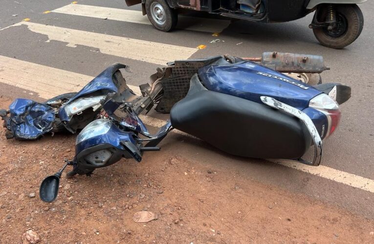 പിലാത്തറയില്‍ ടിപ്പറും സ്‌കൂട്ടറും കൂട്ടിയിടിച്ച് യുവാവിന് പരിക്കേറ്റു