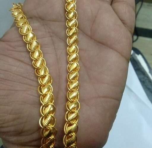 മോഷണംപോയ സ്വര്‍ണമാല ഉപേക്ഷിച്ച നിലയില്‍ കണ്ടെത്തി.