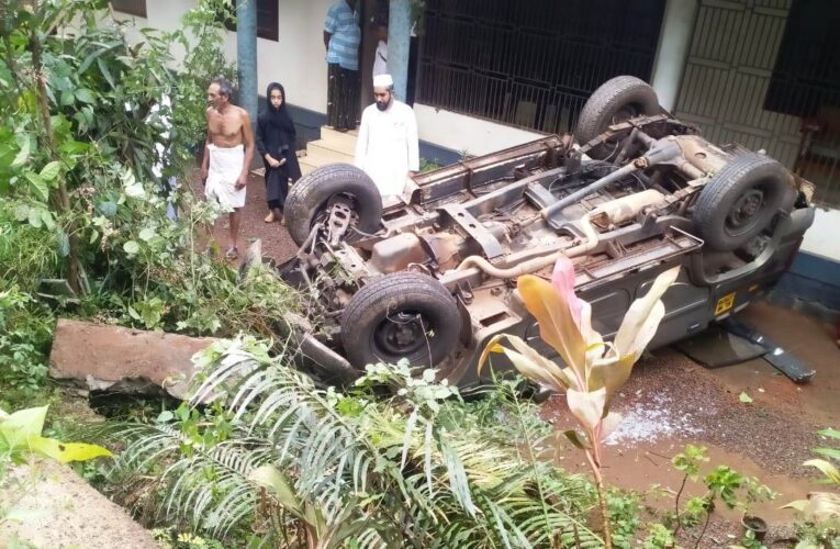 ജീപ്പ് മറിഞ്ഞ് ദമ്പതികള്‍ക്ക് പരിക്കേറ്റു.