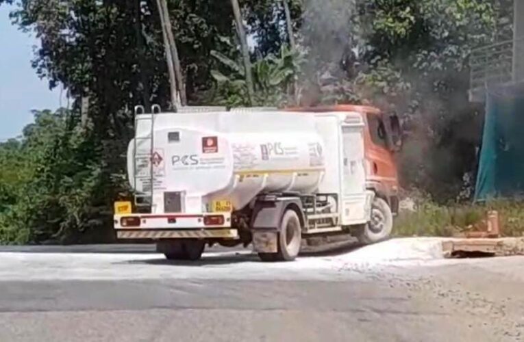 പെട്രോള്‍പമ്പിനു സമീപം ടാങ്കര്‍ലോറിക്ക് തീ പിടിച്ചു