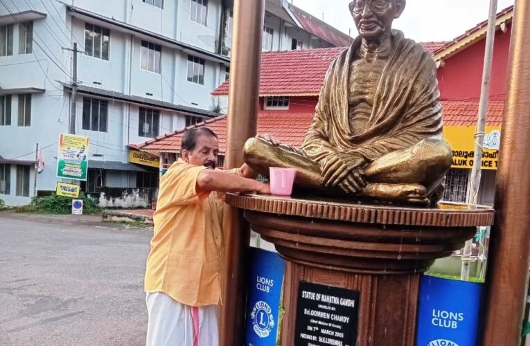 പതിവു തെറ്റിക്കാതെ 18-ാം വര്‍ഷവും നാരായണന്‍കുട്ടി എത്തി.