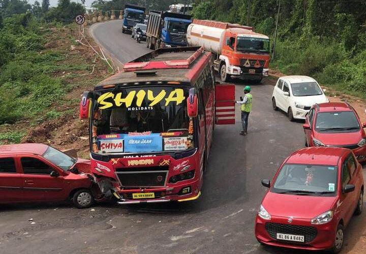 ബസ് കാറിലിടിച്ചുണ്ടായ അപകടത്തില്‍ കാര്‍ ഡ്രൈവര്‍ അത്ഭുതകരമായി രക്ഷപ്പെട്ടു.