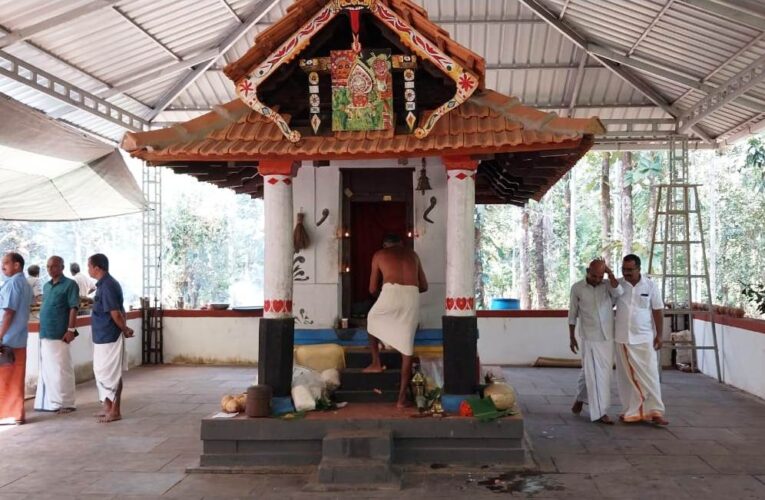 മുരിക്കാല്‍ തറവാട് കരുവന്തോട് ഭഗവതി ക്ഷേത്രത്തില്‍ പതിനൊന്നാമുദയം-