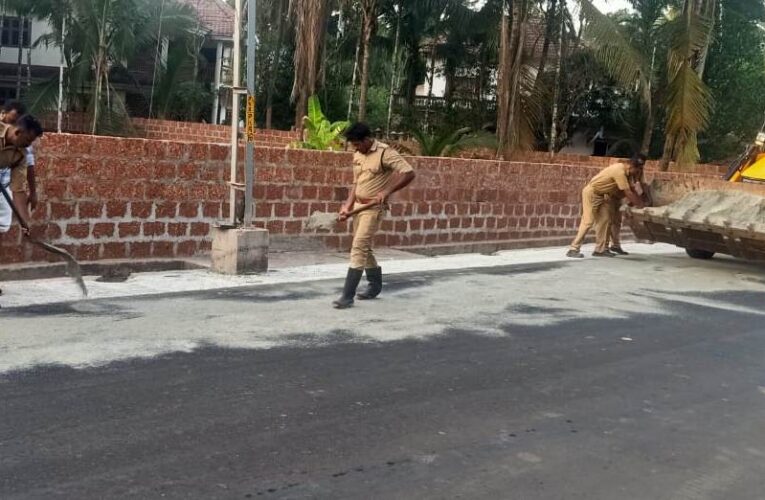 ഓയില്‍ മറിഞ്ഞ റോഡില്‍ അപകടം ഒഴിവാക്കി ഫയര്‍ഫോഴ്‌സ്.