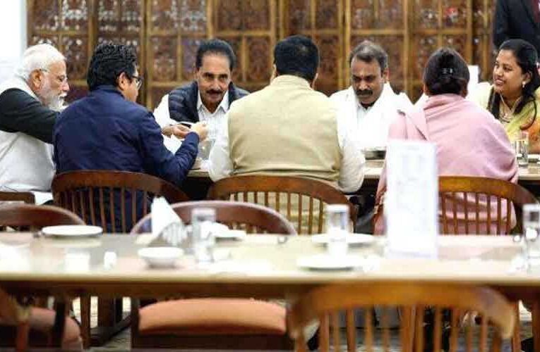 പ്രധാനമന്ത്രി നരേന്ദ്രമോദിയുടെ അപ്രതീക്ഷിത ഉച്ചവിരുന്നിൽ കൊല്ലം എംപി എൻ കെ പ്രേമചന്ദ്രനും