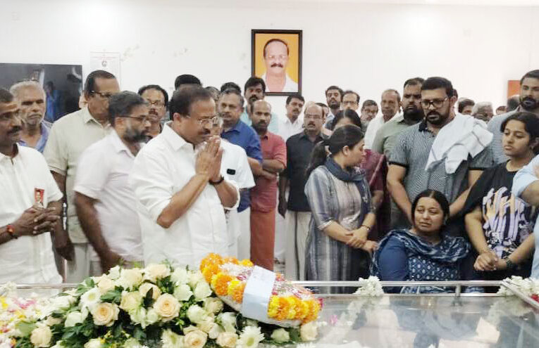 പി.കെ.ഡി നമ്പ്യാര്‍ക്ക് നാടിന്റെ അന്ത്യാഞ്ജലി.