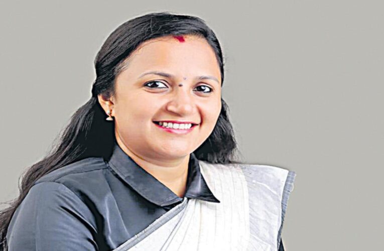 പ്രചാരണത്തിനിടയില്‍ എന്‍.ഡി.എ സ്ഥാനാര്‍ത്ഥി അശ്വിനിയെ തടഞ്ഞ രണ്ട് .പി.എമ്മുകാര്‍ക്കെതിരെ കേസ്.