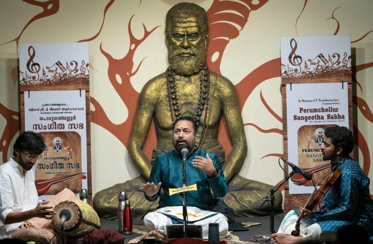 ഡോ.രംഗനാഥ ശര്‍മയുടെ പാട്ടിലലിഞ്ഞ് പെരുഞ്ചെല്ലൂര്‍