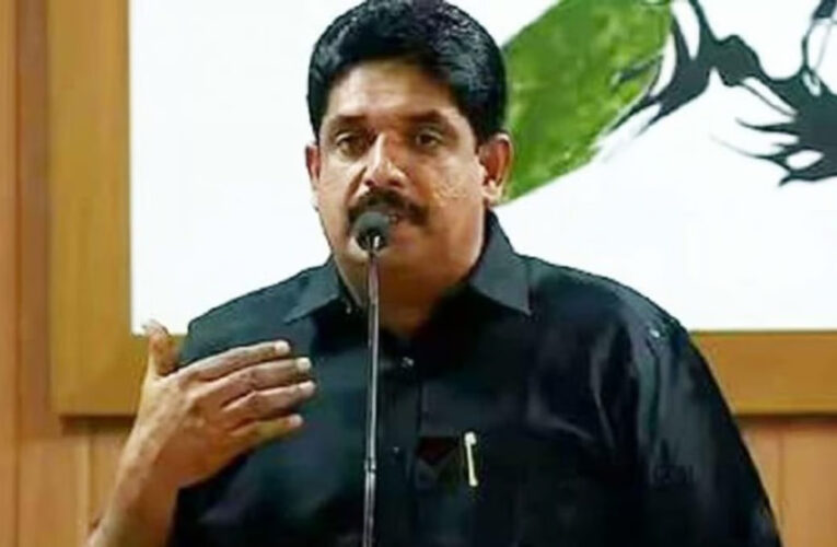 പുകഞ്ഞു-ബിനു പുളിക്കക്കണ്ടം പുറത്തായി-ബി.ജെ.പിയിലേക്കെന്ന് സൂചന.