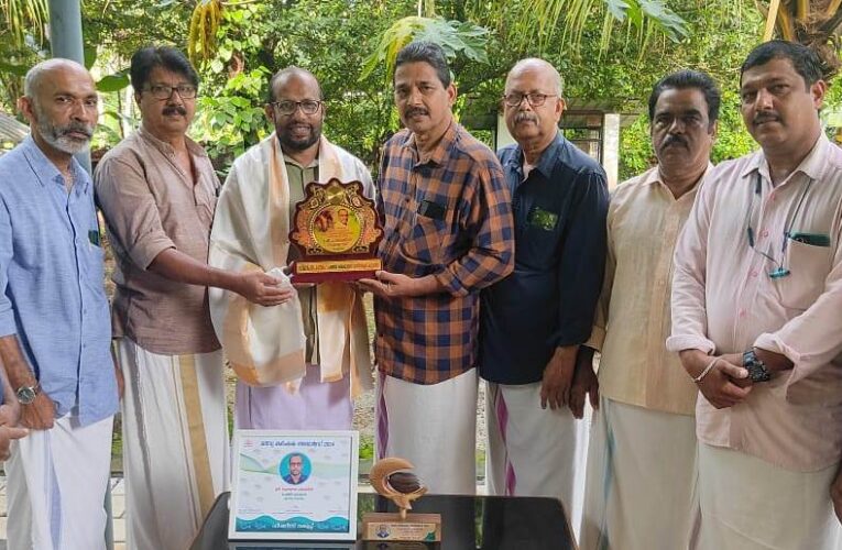 പാലക്കീല്‍ സുരേന്ദ്രന് സുഹൃത്തുക്കളുടെ ആദരവ്.