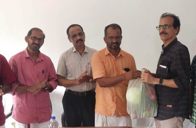 പരിയാരം പ്രസ്‌ക്ലബ്ബ് അംഗങ്ങള്‍ക്ക് ഹരിത രമേശന്റെ ഓണക്കിറ്റുകള്‍.