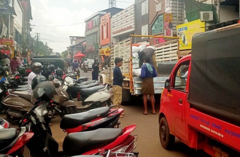 റോഡ് ഞങ്ങള്‍ക്ക് ചരക്കിറക്കാനാണ്, എന്നിട്ട് പോയാല്‍ മതി കെട്ടോ-ഹ ഹ ഹ