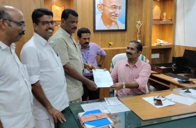തഹസില്‍ദാര്‍ക്ക് നിവേദനം നല്‍കി