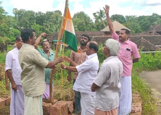 കോണ്‍ഗ്രസ് കമ്മിറ്റി കാഞ്ഞിരങ്ങാട് സ്ഥാപിച്ച കൊടിമരം നശിപ്പിച്ചതില്‍ പരിയാരം മണ്ഡലം കോണ്‍ഗ്രസ് കമ്മിറ്റി പ്രതിഷേധിച്ചു