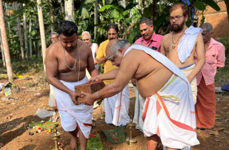 പെരുവാമ്പ ഗോമിത്ര ധർമ്മഗോശാല ശിലാസ്ഥാപനം നടത്തി.