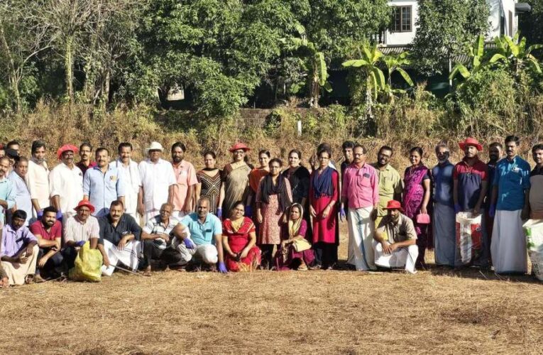 നഗരം ശുചീകരിച്ച് സി.പി.എം പ്രവര്‍ത്തകര്‍-ജില്ലാ സമ്മേളനത്തോടനുബന്ധിച്ചാണ് ശുചീകരണം.