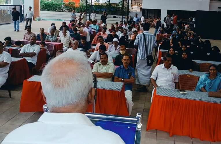 ഇഫ്താര്‍ സംഗമവും റിലീഫ് പ്രവര്‍ത്തനവും ഹജ്ജ്തീര്‍ത്ഥാടകര്‍ക്ക് യാത്രയയപ്പും നടത്തി കരുണ ചാരിറ്റബിള്‍ സൊസൈറ്റി.