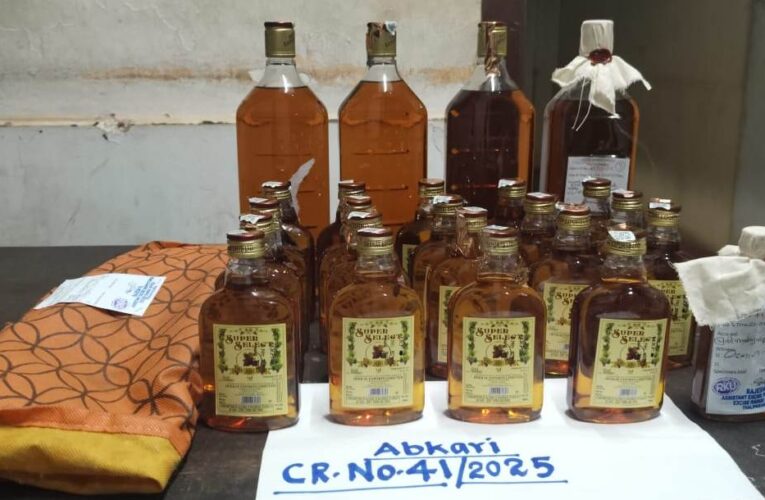 തളിപ്പറമ്പ് മാര്‍ക്കറ്റ് റോഡില്‍ ഉപേക്ഷിക്കപ്പെട്ട നിലയില്‍ മാഹി മദ്യം കണ്ടെത്തി