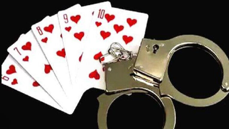 കുറുമാത്തൂര്‍ കൂനത്ത് ചീട്ടുകളി സംഘം പിടിയില്‍.