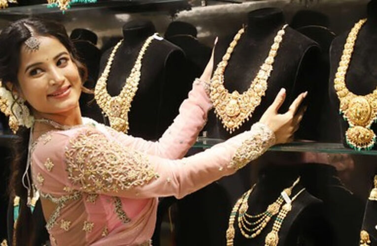 സംസ്ഥാനത്ത് വീണ്ടും റെക്കോര്‍ഡ് ഭേദിച്ച് സ്വര്‍ണവിലയുടെ കുതിപ്പ്-78,920 രൂപയാണ് ഒരു പവന്‍ സ്വര്‍ണത്തിന്റെ വില.