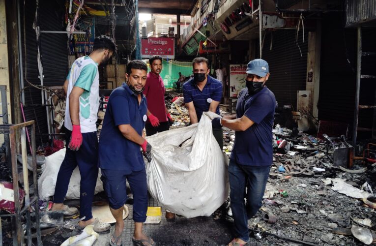 തളിപ്പറമ്പ് തീപിടുത്തം-കെ.വി.കോംപ്ലക്‌സില്‍ ശുചീകരണം ആരംഭിച്ചു.