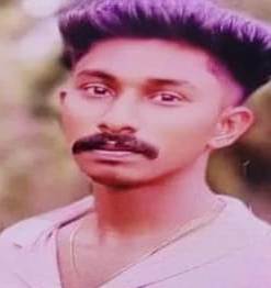 പിലാത്തറ-പാപ്പിനിശേരി കെഎസ്ടിപി റോഡില്‍ ബൈക്ക് മറിഞ്ഞു യുവാവ് മരിച്ചു.