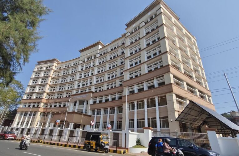 അയ്യന്‍കുന്ന് കച്ചേരിയിലെ നരിമറ്റത്തില്‍ ലിസാമ്മ (51)യെ കൊലപ്പെടുത്തിയ കേസില്‍ ഭര്‍ത്താവിനെ വെറുതെ വിട്ടു.