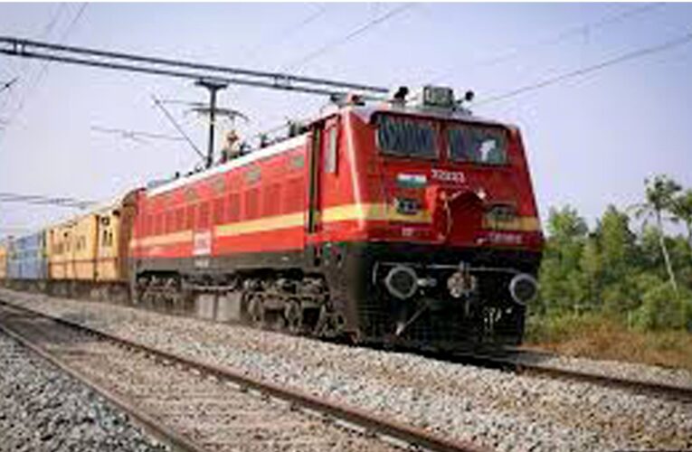 ട്രെയിന്‍ അറിഞ്ഞ് ടിക്കറ്റ് എടുക്കണേ, ഇല്ലെങ്കില്‍ കീശ കീറും! എക്സ്പ്രസ്, സൂപ്പര്‍ ഫാസ്റ്റ് നിരക്ക് വ്യത്യാസങ്ങള്‍ അറിയണം