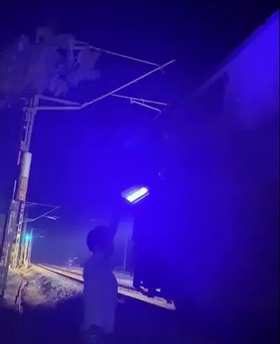 റീല്‍സ് ചിത്രീകരിക്കാന്‍ റെഡ് ലൈറ്റ് തെളിയിച്ച് ട്രെയിന്‍ നിര്‍ത്തിച്ച സംഭവത്തില്‍ രണ്ട് പ്ലസ്ടു വിദ്യാര്‍ഥികള്‍ക്കെതിരെ റെയില്‍വെ പോലിസ്‌കേസെടുത്തു.