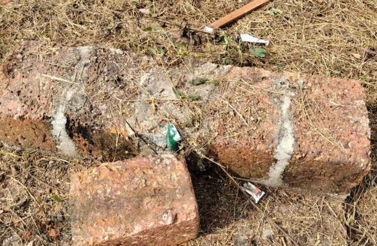 വെള്ളാവില്‍ സി.പി.എം നേതൃത്വത്തില്‍ യു.ഡി.എഫ് ഫ്‌ളക്‌സ് ബോര്‍ഡുകള്‍ നശിപ്പിച്ചു.