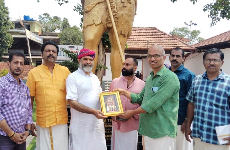 അയോധ്യ രാമജന്‍മഭൂമി ക്ഷേത്രത്തിലെ മുഖ്യപൂജാരി രാജരാജേശ്വര ക്ഷേത്രത്തില്‍ ദര്‍ശനം നടത്തി.