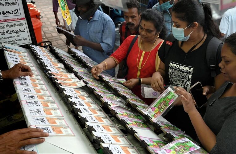 കേരള സംസ്ഥാന ഭാഗ്യക്കുറി സമ്മാന ജേതാക്കള്‍ക്കു നോട്ടീസ് അയച്ച് ആദായനികുതി വകുപ്പ്.