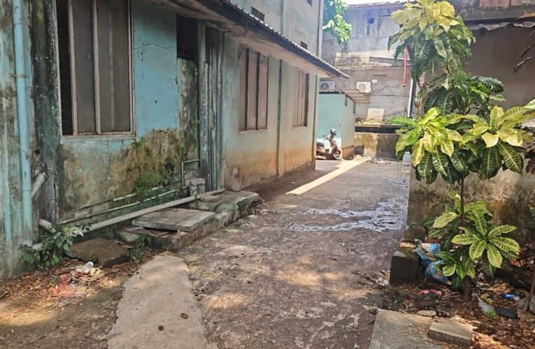തളിപ്പറമ്പ് മിനി സിവില്‍സ്റ്റേഷനിലെ ആര്‍.ഡി.ഒ ഓഫീസിന്റെ ശുചിമുറിയുടെ ടാങ്ക് പൊട്ടി മലിനജലം പ്രദേശത്ത് പരന്നൊഴുകുന്നു.