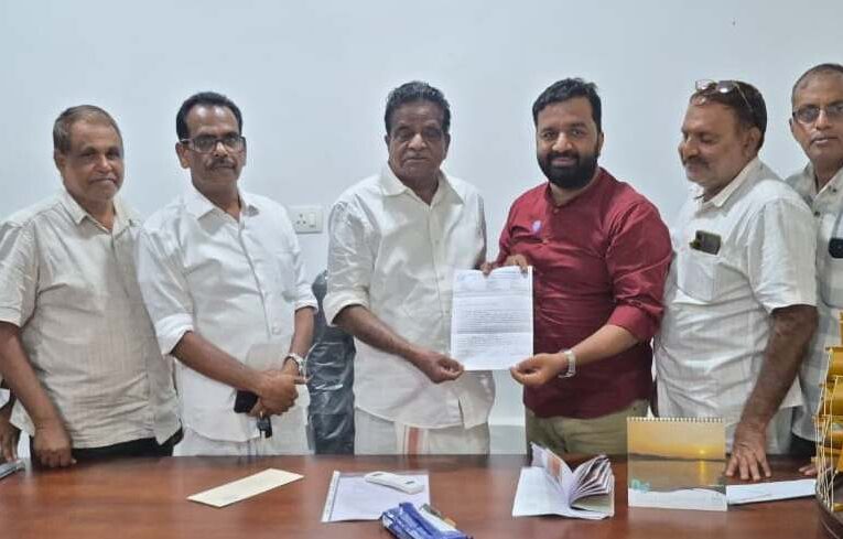 വ്യാപാരി നേതാക്കള്‍ എം.എല്‍.എക്ക് നിവേദനം നല്‍കി.