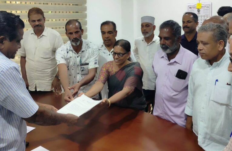 പൂമംഗലം ചോലഭാഗത്തേക്ക് പാലംവേണം, വിവിധ ആവശ്യങ്ങള്‍ ഉന്നയിച്ച് യു.ഡി.എഫ് നിവേദനം നല്‍കി.